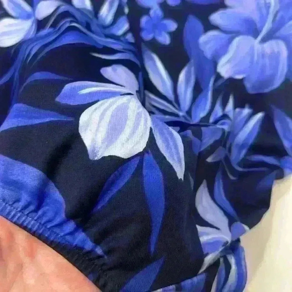 Miraclesuit Size 16 Navy Light Blue Floral EUC Item# P - Picture 3 of 8